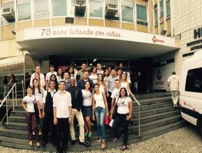 Juventude de Botafogo carioca comemora Dia do Jovem doando sangue