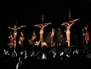 Encenação da Paixão de Cristo atrai milhares de pessoas em Pernambuco