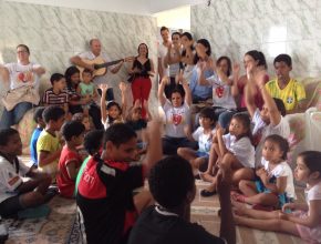 Crianças do Projeto Coração Amigo visitam orfanato