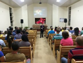 Aulas gratuitas de espanhol atraem pessoas para a Semana Santa