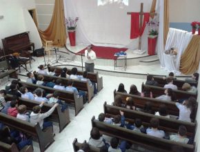 Líder da Educação Adventista no Sul do Brasil faz Semana Santa em escola de Chapecó