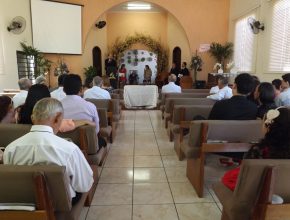 A cerimônia de consagração da nova igreja foi celebrada pelo pastor Carlos Roberto Alvarenga, secretário geral da Igreja Adventista na região oeste paulista.