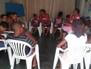 Projeto social dá assistência às crianças no bairro Carapina