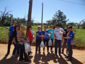 Jovens de Erechim passaram o último domingo auxiliando os moradores de Xanxerê, SC. 