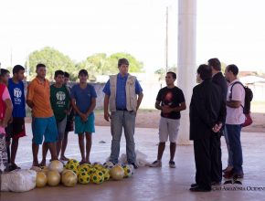 Sede regional da ADRA Brasil recebe doações de bolas