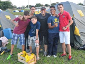 Clima de acampamento é a forma de fortalecer a vida espiritual dos adolescentes