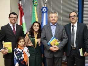 Pastores adventistas apresentam ações e trabalhos da Igreja ao prefeito de Joinville