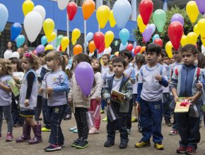 Balões com Cartas de Esperança marcam impacto em Colégio Adventista