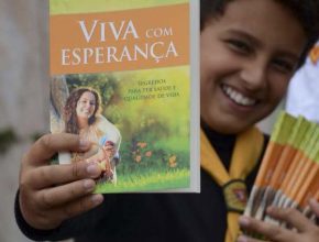 Mais de 150 mil livros sobre saúde são distribuídos no Sul do Paraná