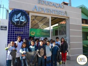 Alunos da Escola Adventista de Pelotas contribuem com preservação ecológica de parque