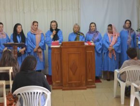 Através de representação dos tempos bíblicos mulheres transmitem mensagem missionária