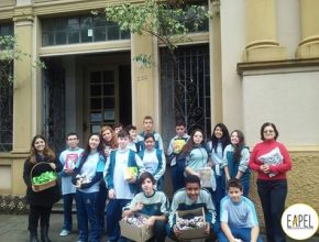 Asilo de Pelotas-RS recebe visita de estudantes da Educação Adventista