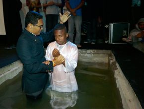 sete pessoas foram batizadas fruto do trabalho dos clubes de jovens