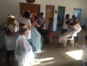 Adolescentes promovem feira de ministérios no litoral paranaense