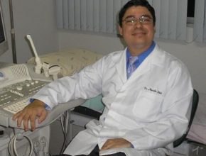 Marcello é médico e reside em Belém, capital do Pará.