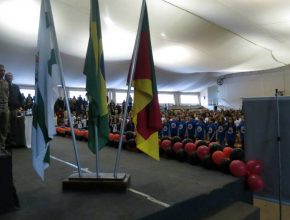 Com uma cerimônia oficial, alunos de Erechim foram "graduados" no curso do PROERD. 