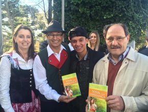 Governador do Rio Grande do Sul recebe livro missionário Viva com esperança