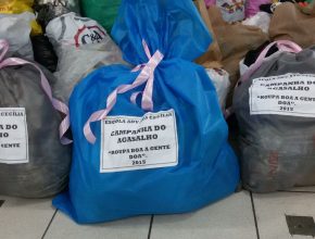 Escola Adventista em Viamão doa mais de 2 mil peças de roupas e sapatos