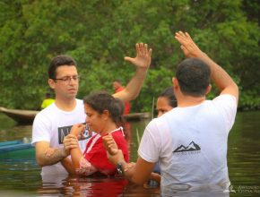 Missão Calebe é marcada por solidariedade e decisões ao batismo