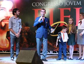 Liderança jovem agradeceu pelo empenho de cada jovem em estar no congresso 