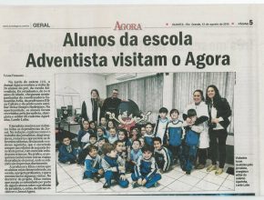 Alunos de escola adventista visitam redação de jornal em Rio Grande-RS
