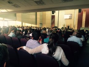 Pastor Odailson Fonseca fala a centenas de jovens no Auditório Novo Tempo em Rio Preto