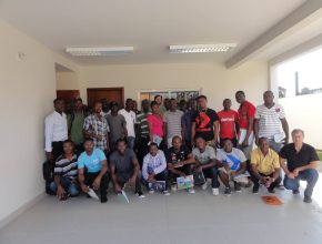 Igreja adventista disponibiliza aulas de português para comunidade haitiana em Porto Alegre