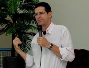 Pastor e psicólogo Merlinton Oliveira, professor do Seminário Adventista Latino-Americano de Teologia (SALT). (Foto: Felipe Pereira)