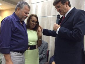 Pastor Luiznei Gambarelli fez uma oração pelo casal Anderson e Rose Célia Carvalho.