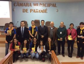 Desbravadores aprendem sobre questões cívicas em visita à Câmara de Vereadores de Parobé-RS