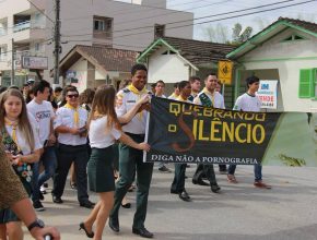 Adventistas realizam passeata contra pornografia em Guabiruba