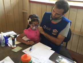 Thiago Stange prestou atendimentos médicos para comunidades ribeirinhas do Amazonas