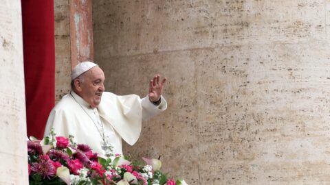 “E Toda a Terra Se Maravilhou” com o papa