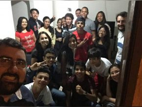 O #casal12 em uma das diversas selfies que ganham a legenda #uhuuBataguassu, colocando a juventude adventista da cidade em evidência na web.