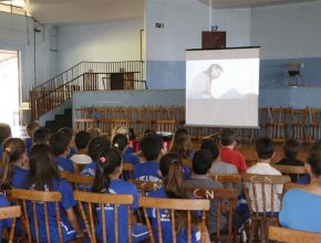 Filme que incentiva denúncia de violência doméstica é exibido em escolas de Santa Helena-PR