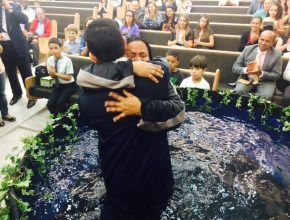 Batismo foram realizados durante o dia. 