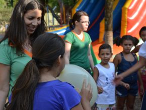 O CAAF atendeu crianças da comunidade na festa de comemoração ao dia das crianças. Foto: Thaís Orlovic 