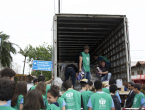 Voluntários organizam mil cestas básicas para atingidos por enchentes