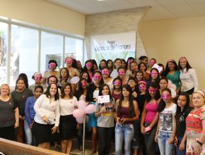 Adolescentes participam de projeto social com ênfase no Outubro Rosa