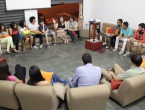 Jovens adventistas ajudam estudantes no ENEM