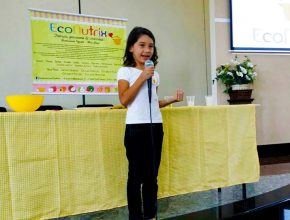 A Mini chef Luise de apenas 10 anos falou para os adultos e mostrou que criança entende de vida saudável também.