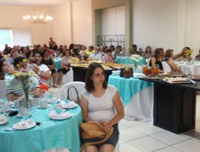 Mulheres participam de chá da tarde em Presidente Venceslau