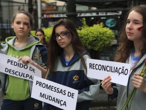 Representação de alunos alerta sobre violência contra mulher em Curitiba-PR