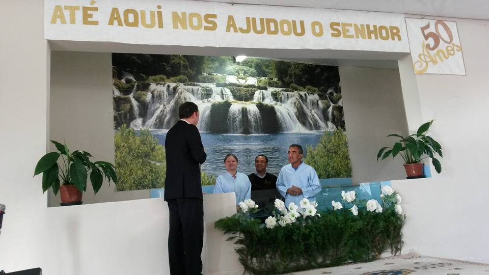 4 novos membros foram batizados durante a celebração