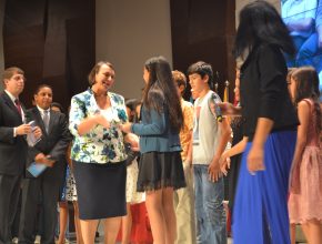 Adolescente gaúcha apresenta testemunho na sede sul-americana da Igreja Adventista