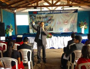 Pastor Ivanildo Cavalcante também palestrou aos líderes locais.