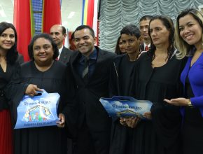 Raimundo filho ao Centro com Jeana Cristiane à esquerda, Victor de Oliveira e Jeana Oliveira à direita
