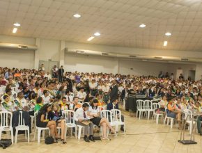 Aproximadamente 700 líderes das diversas áreas do Ministério Jovem se reuniram para a capacitação.