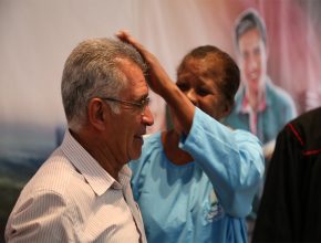 Raimundo Avelar estudou a Bíblia com Iracema e foi surpreendido com o seu batismo 
