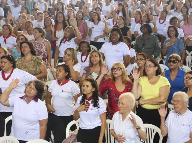 As mil mulheres foram motivadas ao evangelismo prático durante todo o sábado.